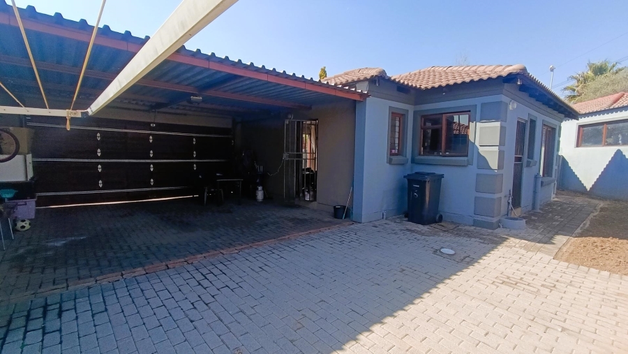 2 Bedroom Property for Sale in The Reeds Gauteng