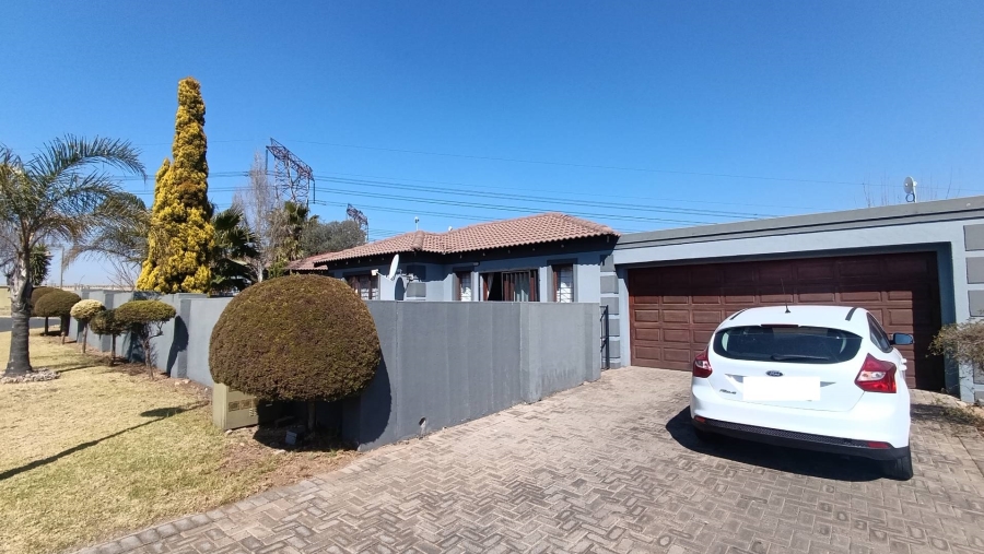 2 Bedroom Property for Sale in The Reeds Gauteng