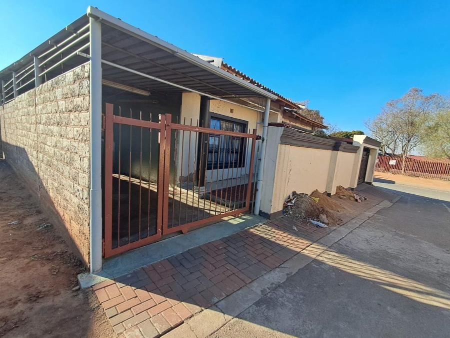 4 Bedroom Property for Sale in Tembisa Gauteng
