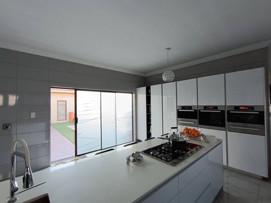 5 Bedroom Property for Sale in Midstream Estate Gauteng