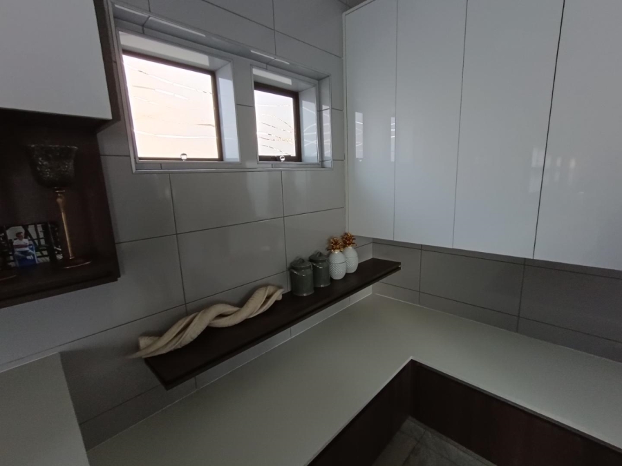 5 Bedroom Property for Sale in Midstream Estate Gauteng