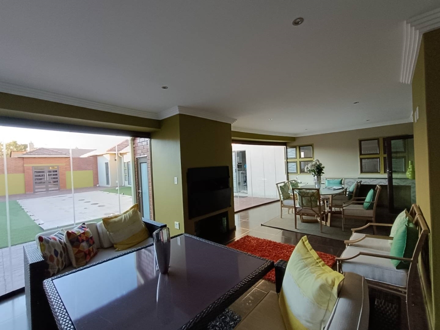 5 Bedroom Property for Sale in Midstream Estate Gauteng