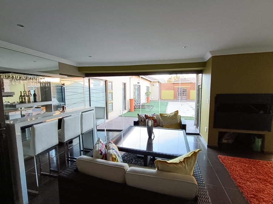5 Bedroom Property for Sale in Midstream Estate Gauteng