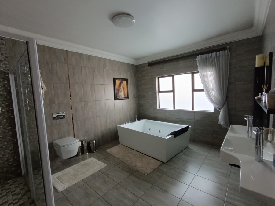 5 Bedroom Property for Sale in Midstream Estate Gauteng