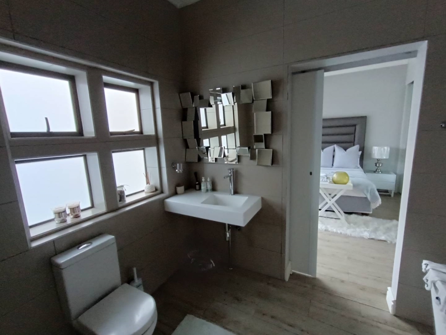 5 Bedroom Property for Sale in Midstream Estate Gauteng