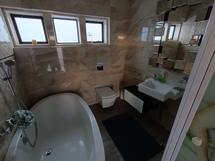 5 Bedroom Property for Sale in Midstream Estate Gauteng