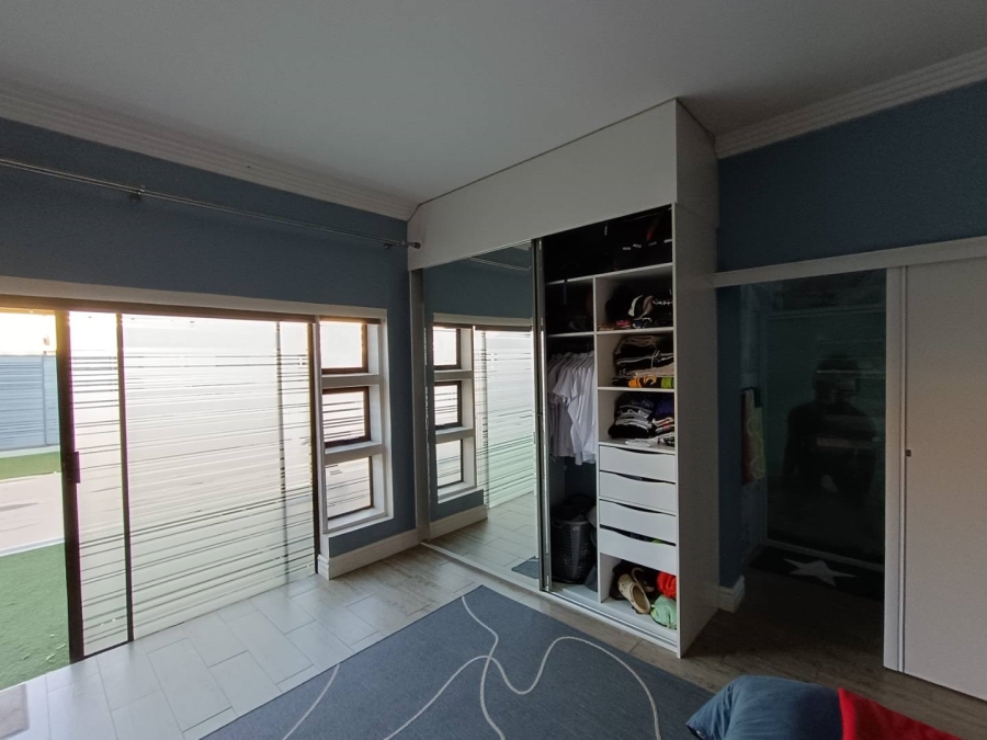 5 Bedroom Property for Sale in Midstream Estate Gauteng
