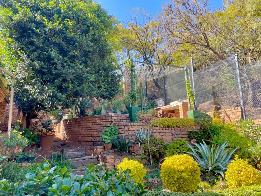 4 Bedroom Property for Sale in Faerie Glen Gauteng
