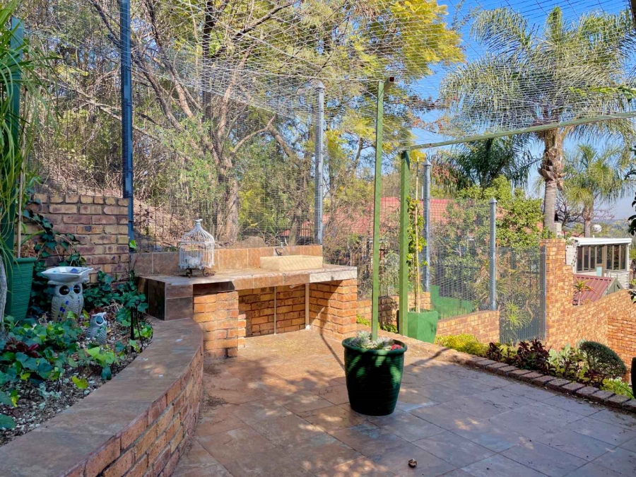 4 Bedroom Property for Sale in Faerie Glen Gauteng