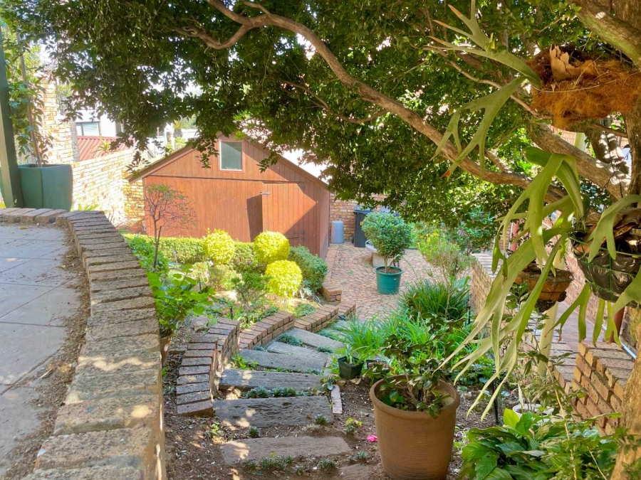 4 Bedroom Property for Sale in Faerie Glen Gauteng