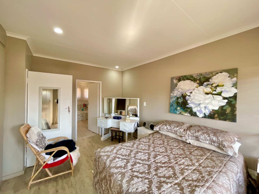 4 Bedroom Property for Sale in Faerie Glen Gauteng