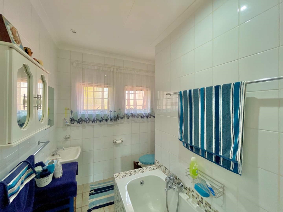 4 Bedroom Property for Sale in Faerie Glen Gauteng