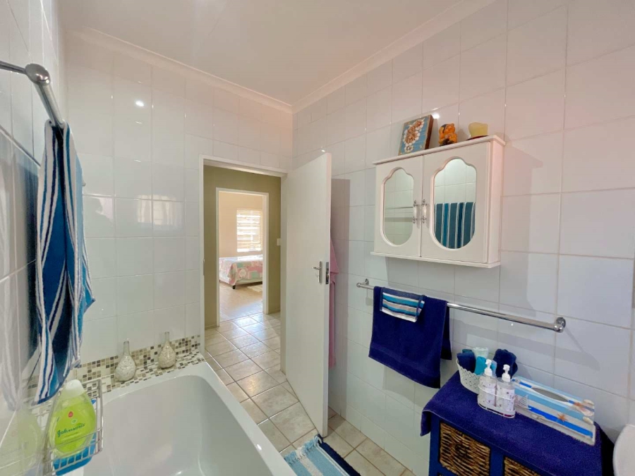 4 Bedroom Property for Sale in Faerie Glen Gauteng