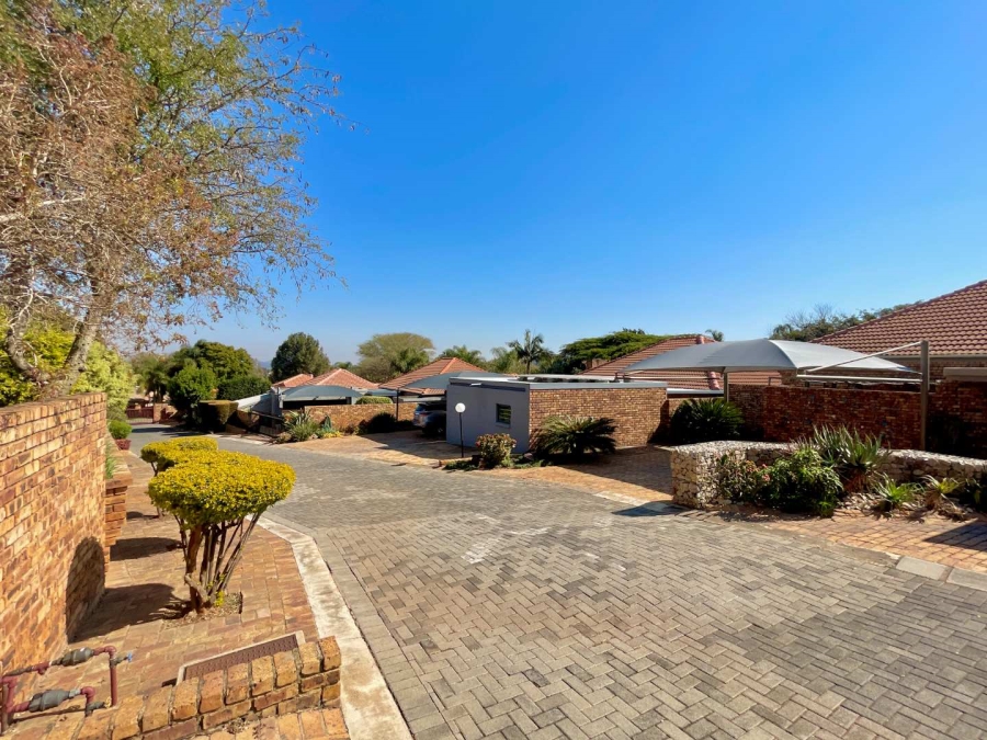 4 Bedroom Property for Sale in Faerie Glen Gauteng