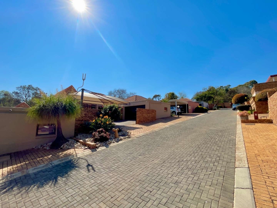 4 Bedroom Property for Sale in Faerie Glen Gauteng
