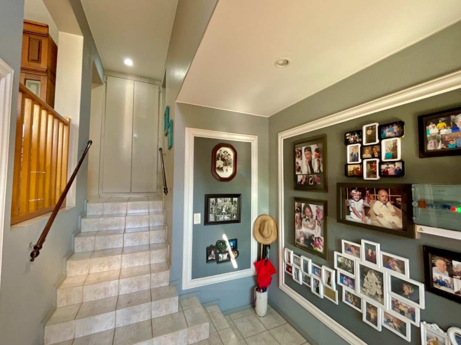 4 Bedroom Property for Sale in Faerie Glen Gauteng