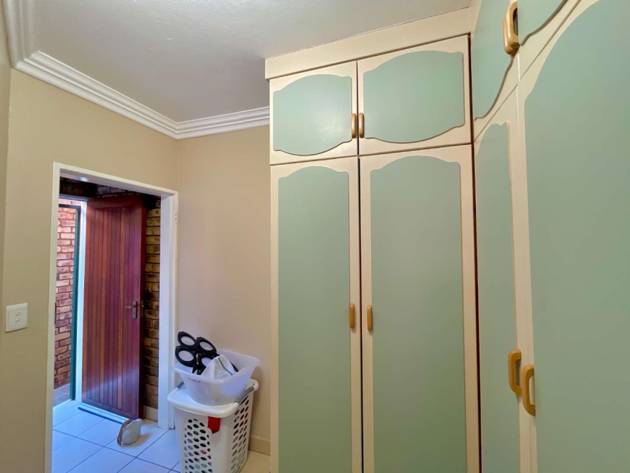 4 Bedroom Property for Sale in Faerie Glen Gauteng
