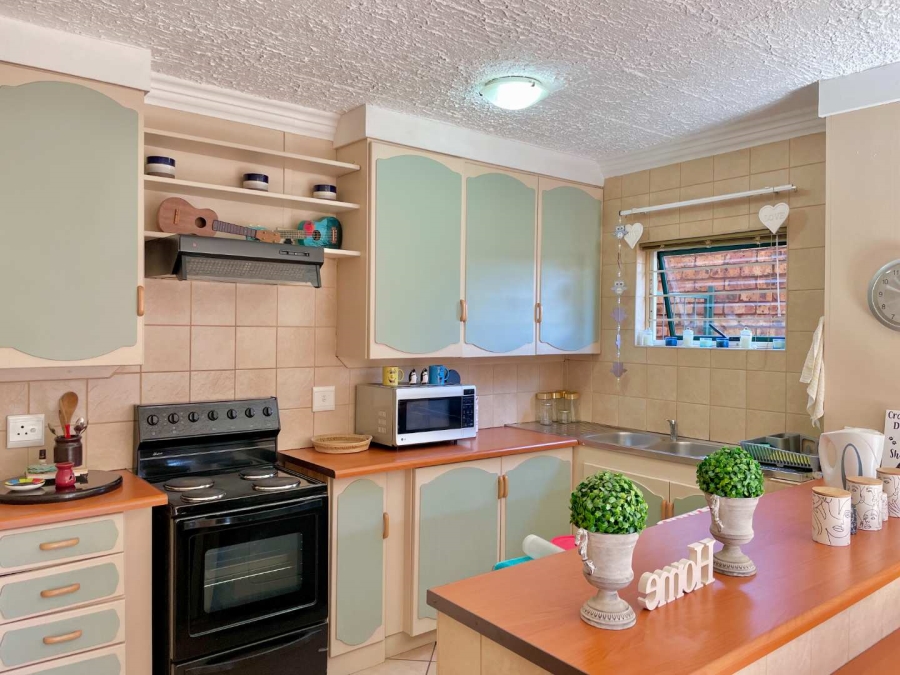 4 Bedroom Property for Sale in Faerie Glen Gauteng