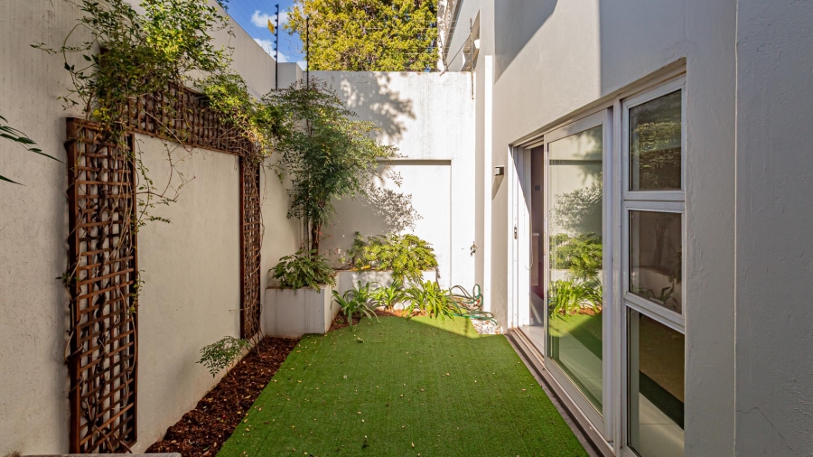 1 Bedroom Property for Sale in Bryanston Gauteng