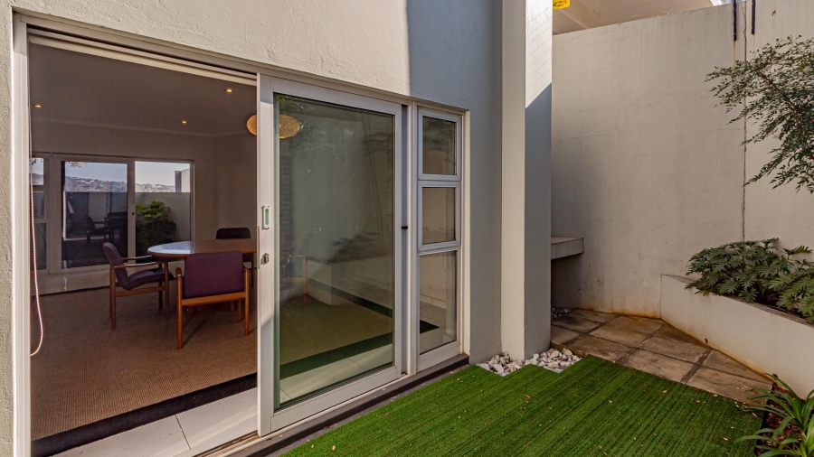1 Bedroom Property for Sale in Bryanston Gauteng