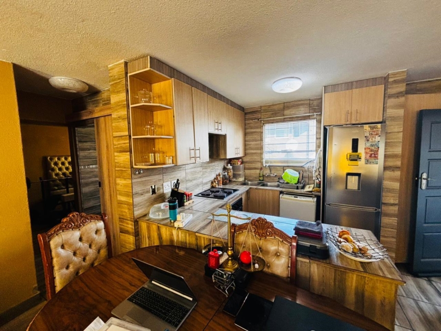 2 Bedroom Property for Sale in Ridgeway Gauteng