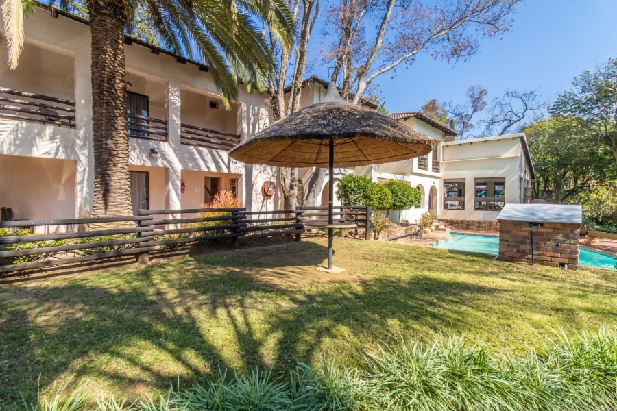 6 Bedroom Property for Sale in Magaliessig Gauteng