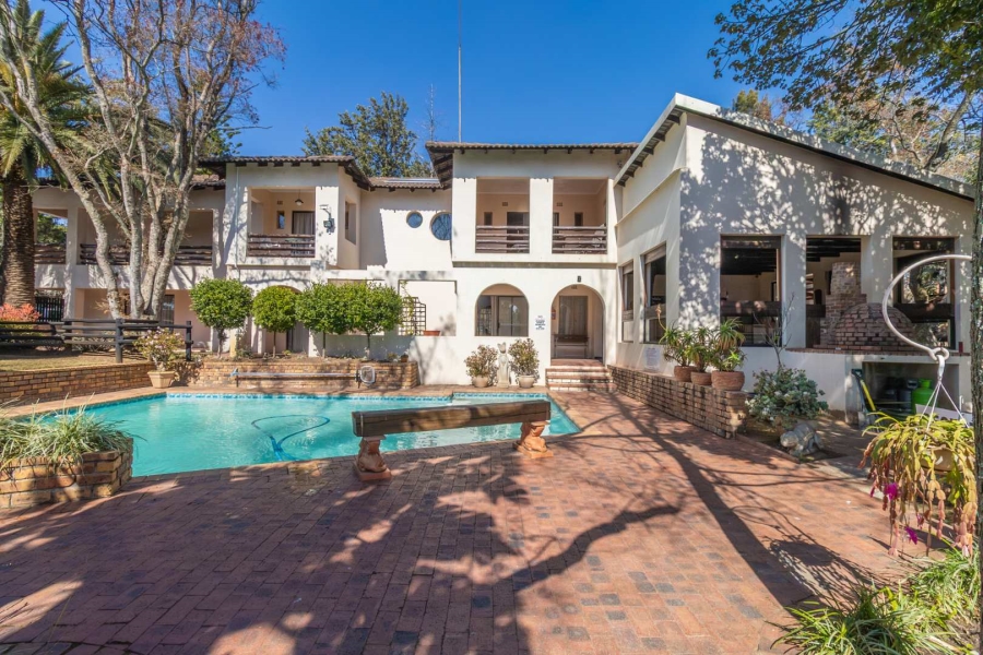 6 Bedroom Property for Sale in Magaliessig Gauteng