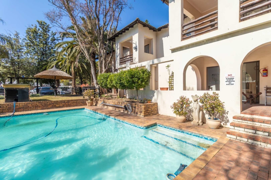6 Bedroom Property for Sale in Magaliessig Gauteng