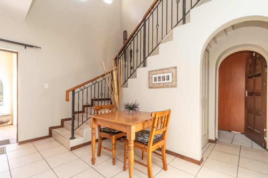 6 Bedroom Property for Sale in Magaliessig Gauteng