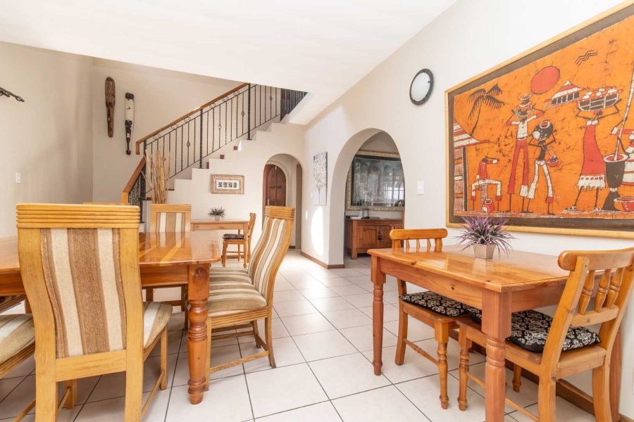 6 Bedroom Property for Sale in Magaliessig Gauteng