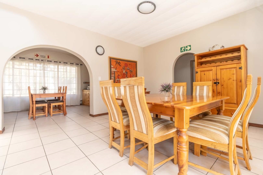 6 Bedroom Property for Sale in Magaliessig Gauteng