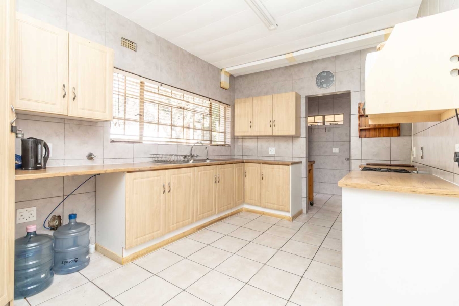 6 Bedroom Property for Sale in Magaliessig Gauteng