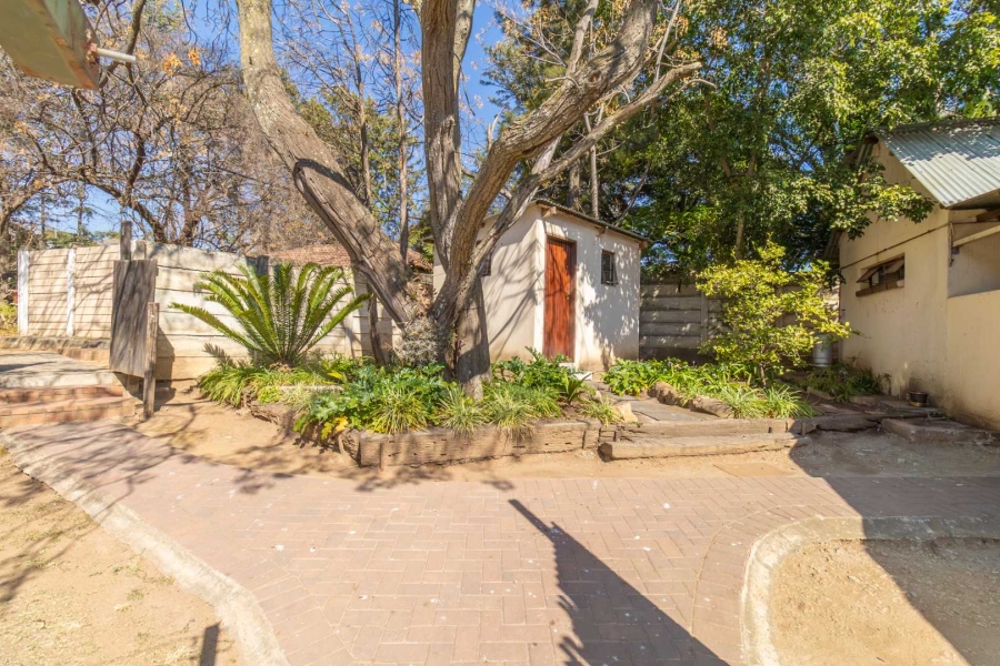 6 Bedroom Property for Sale in Magaliessig Gauteng