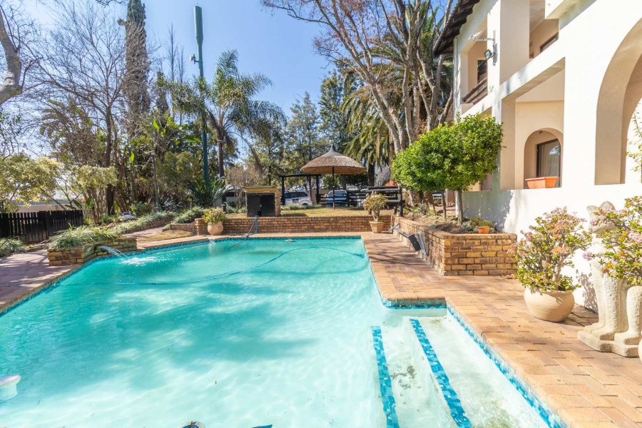 6 Bedroom Property for Sale in Magaliessig Gauteng