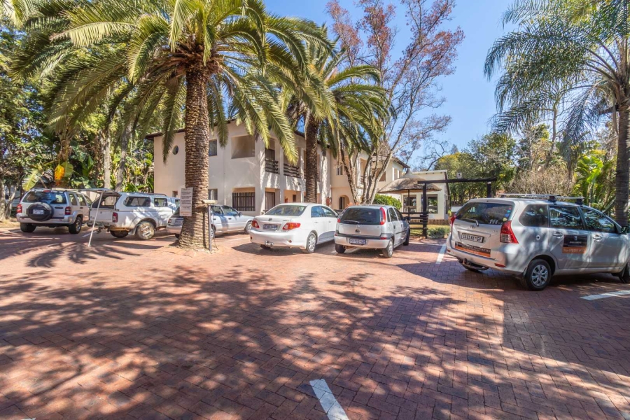 6 Bedroom Property for Sale in Magaliessig Gauteng