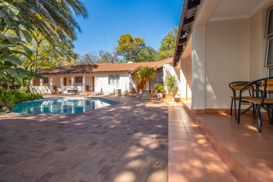 11 Bedroom Property for Sale in Magaliessig Gauteng