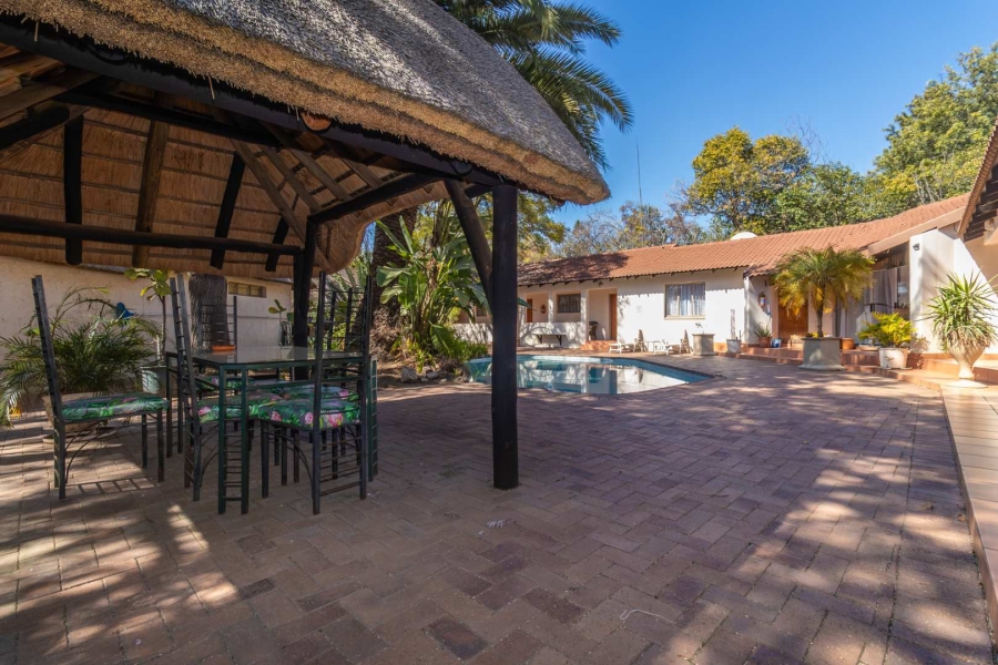 11 Bedroom Property for Sale in Magaliessig Gauteng