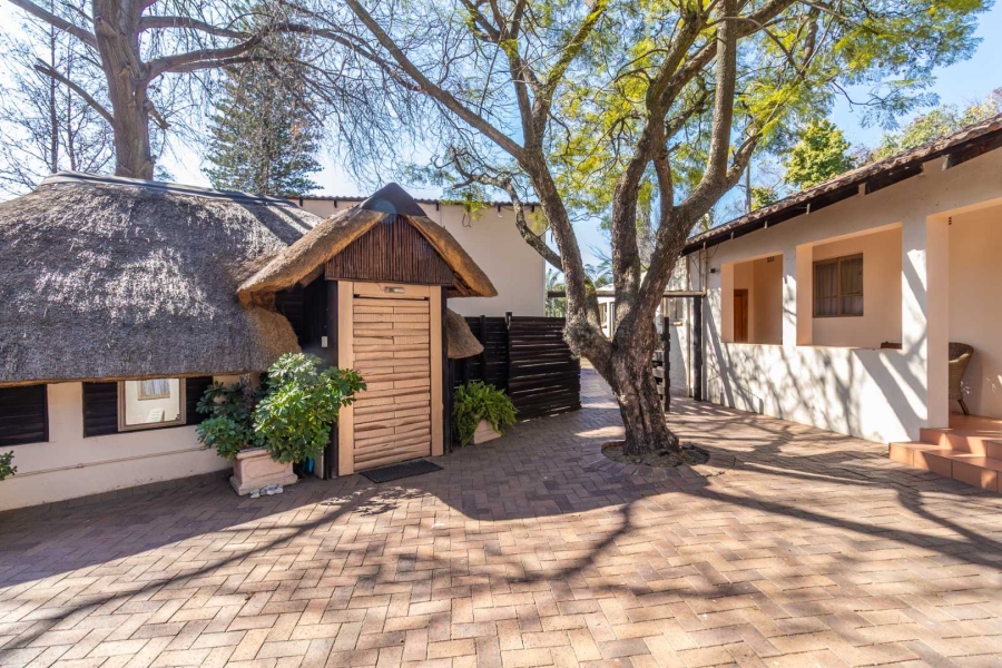 11 Bedroom Property for Sale in Magaliessig Gauteng