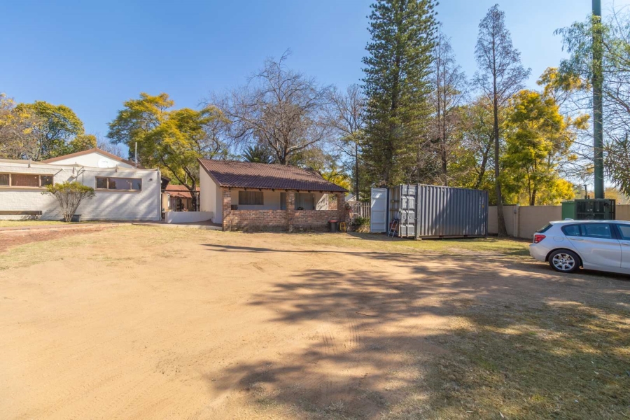 11 Bedroom Property for Sale in Magaliessig Gauteng