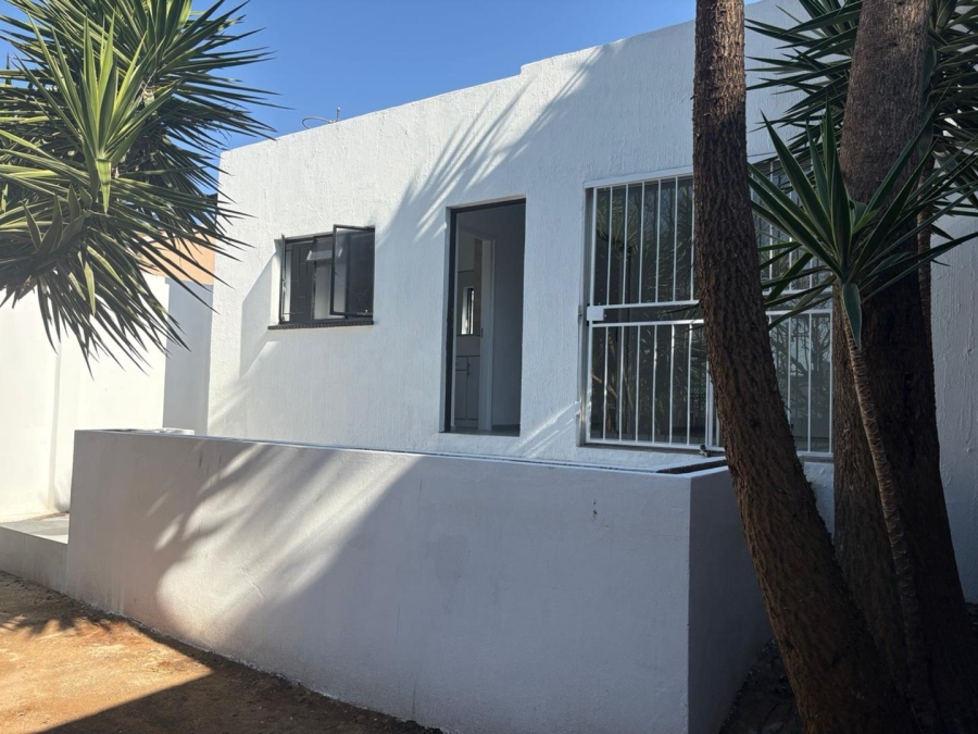To Let 2 Bedroom Property for Rent in Blairgowrie Gauteng