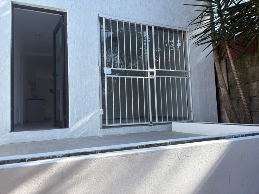 To Let 2 Bedroom Property for Rent in Blairgowrie Gauteng
