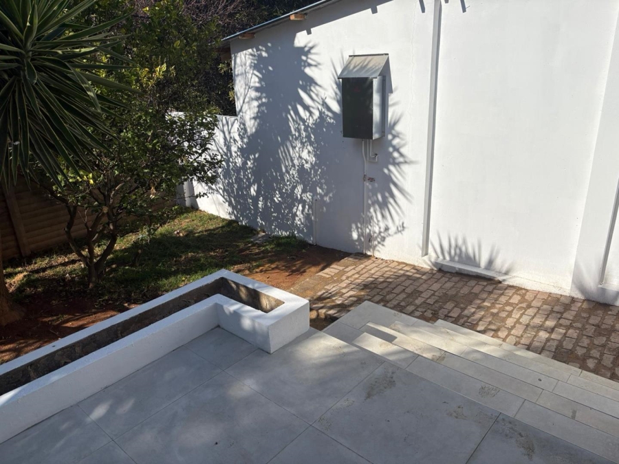 To Let 2 Bedroom Property for Rent in Blairgowrie Gauteng