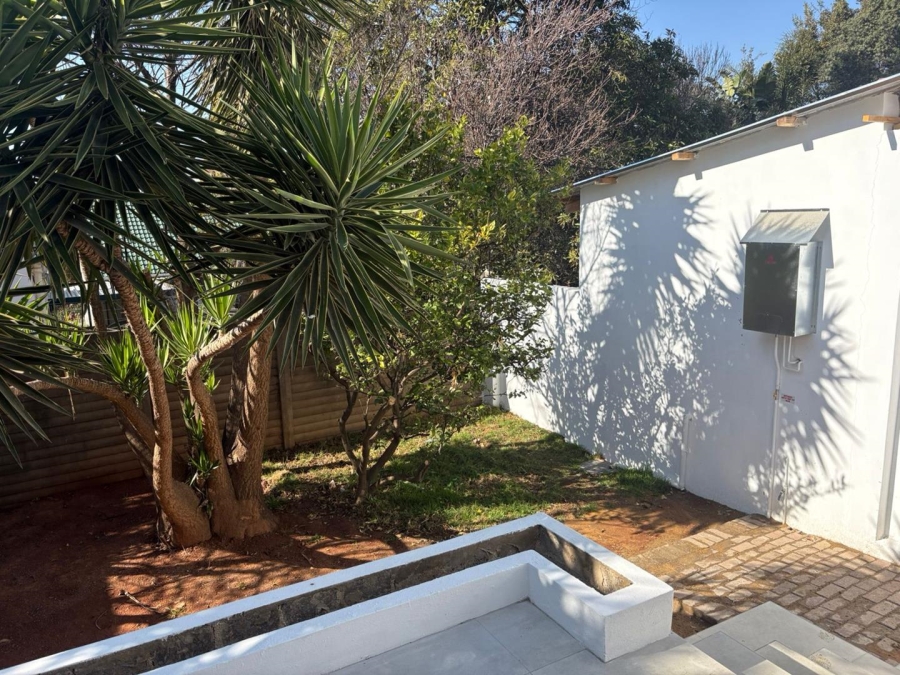 To Let 2 Bedroom Property for Rent in Blairgowrie Gauteng