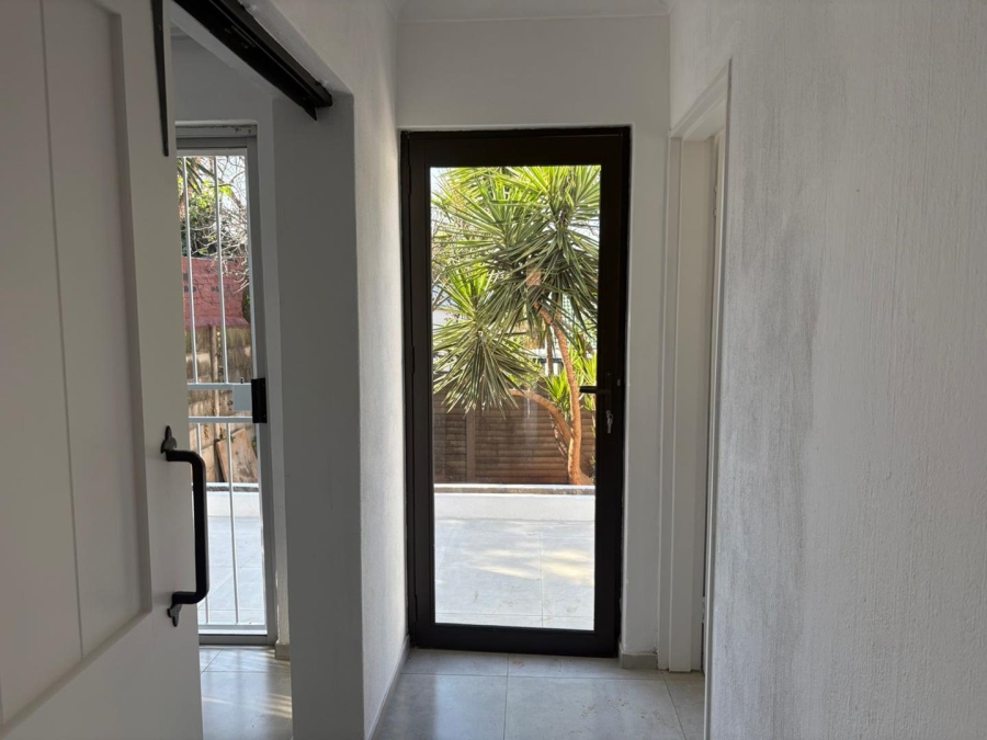 To Let 2 Bedroom Property for Rent in Blairgowrie Gauteng