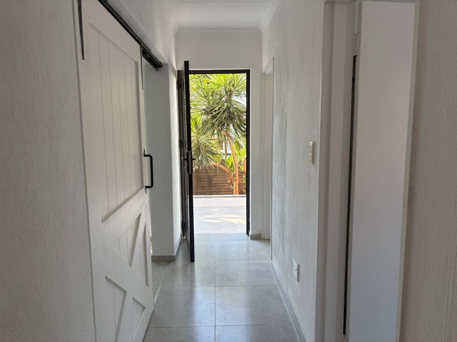To Let 2 Bedroom Property for Rent in Blairgowrie Gauteng