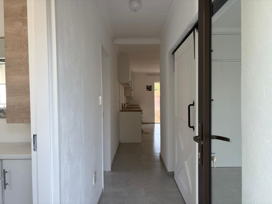 To Let 2 Bedroom Property for Rent in Blairgowrie Gauteng