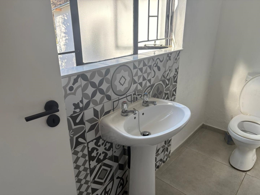 To Let 2 Bedroom Property for Rent in Blairgowrie Gauteng