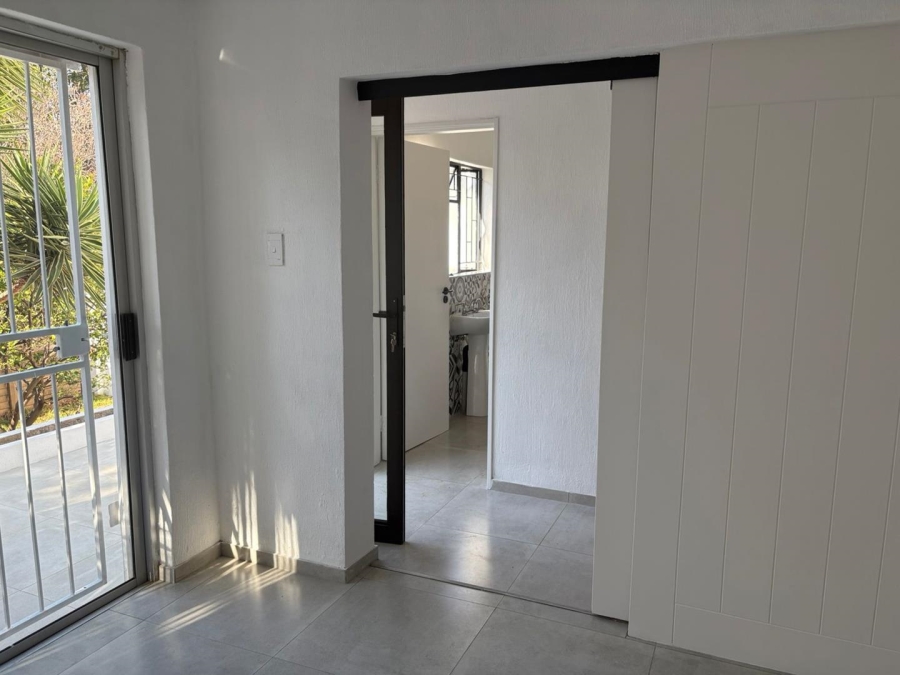To Let 2 Bedroom Property for Rent in Blairgowrie Gauteng