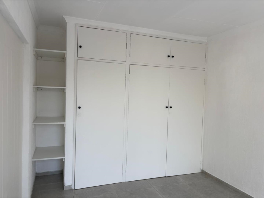 To Let 2 Bedroom Property for Rent in Blairgowrie Gauteng