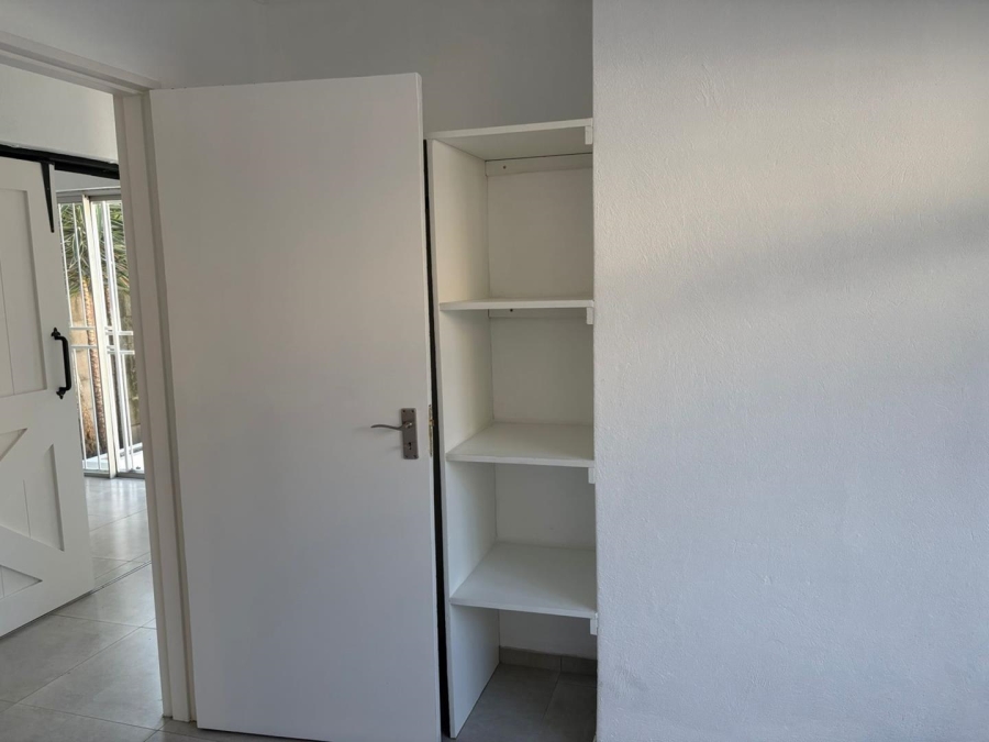 To Let 2 Bedroom Property for Rent in Blairgowrie Gauteng